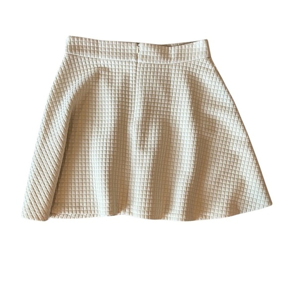 BANANA REPUBLIC🍒SIZE 4🍒IVORY QUILTED MINI SKIRT FIT AND FLARE ZIP CLOSURE 🍒 - Picture 7 of 12